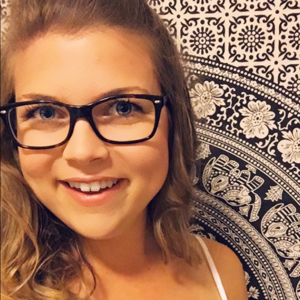 Meet your Posher, Rebecca